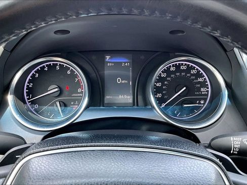 Used 2019 Toyota Camry SE FWD image 19