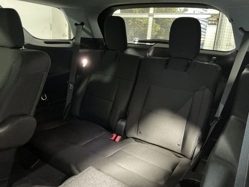 Used 2023 Ford Explorer XLT AWD/4WD image 24