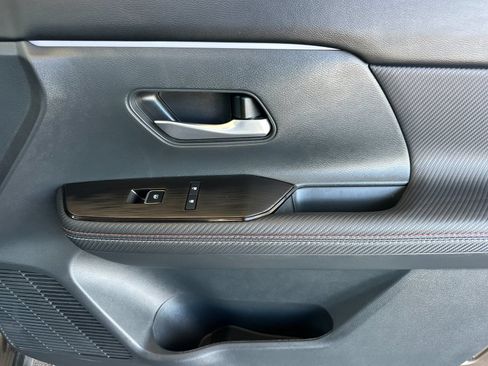 Used 2025 Nissan Kicks SR FWD image 22