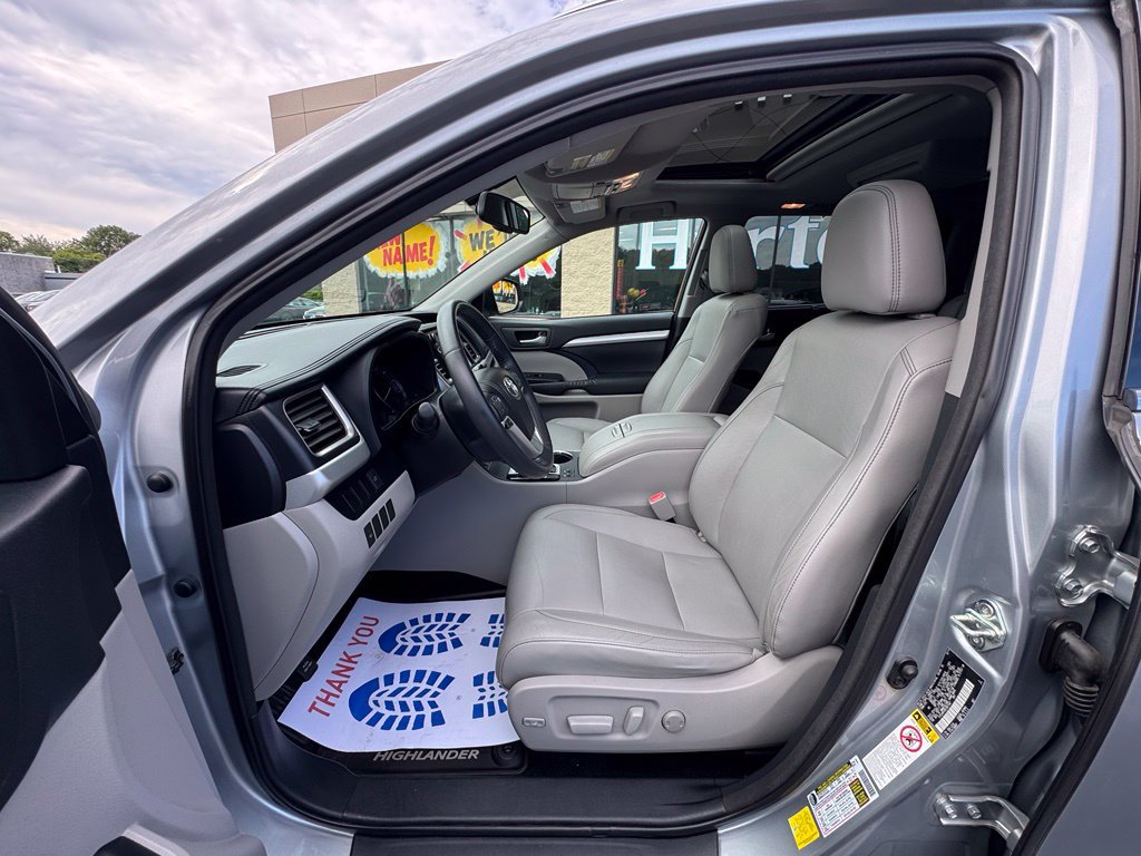 Used 2014 Toyota Highlander XLE AWD/4WD image 42