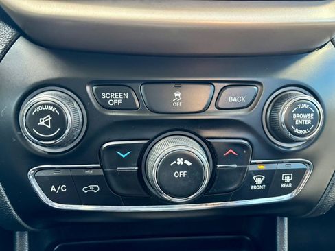 Used 2016 Jeep Cherokee Latitude w/ Cold Weather Group image 22