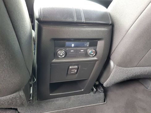 Used 2023 Chevrolet Traverse LT FWD image 15