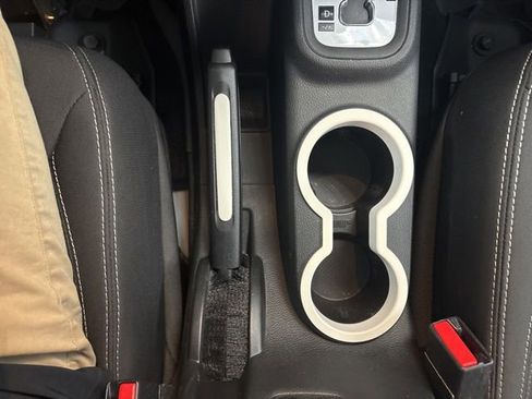 Used 2017 Jeep Wrangler Unlimited Sahara image 33