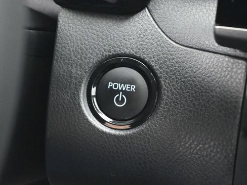 Used 2025 Toyota Camry SE FWD image 13