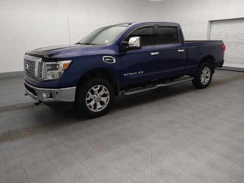 Used 2017 Nissan Titan SL RWD image 2