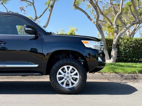 Used 2018 Toyota Land Cruiser w/ Carpet Mat Package AWD/4WD image 10