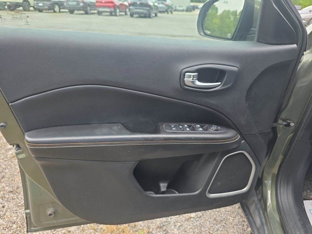 Used 2019 Jeep Compass Latitude w/ Cold Weather Group AWD/4WD image 13