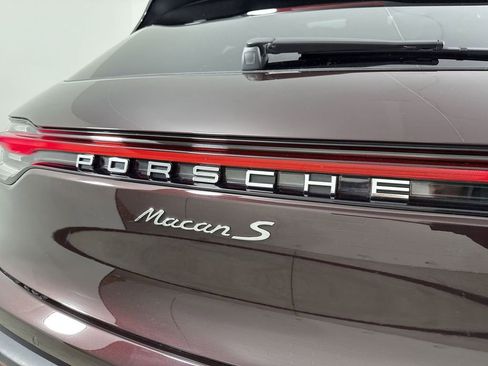 Certified 2024 Porsche Macan S AWD/4WD image 18