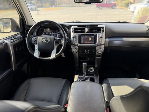 Used 2018 Toyota 4Runner SR5 Premium AWD/4WD image 18