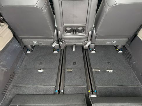 New 2026 Kia Carnival LXS image 13