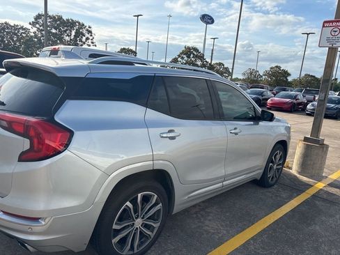 Used 2019 GMC Terrain Denali w/ Advanced Safety Package FWD image 9
