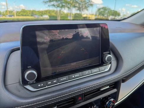 Used 2023 Nissan Rogue SV FWD image 18