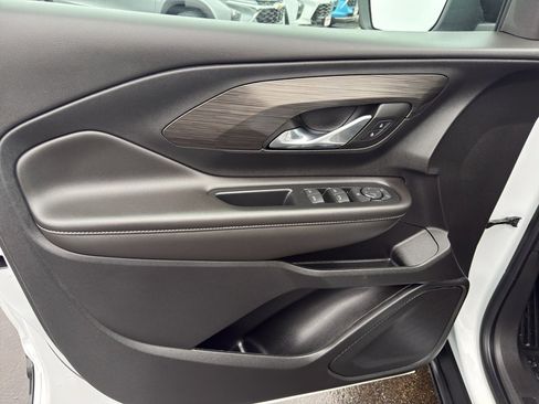 Used 2023 GMC Terrain SLE w/ Driver Convenience Package image 14