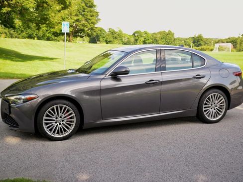 Used 2018 Alfa Romeo Giulia Ti w/ Quick Order Package 22X Lusso AWD/4WD image 33