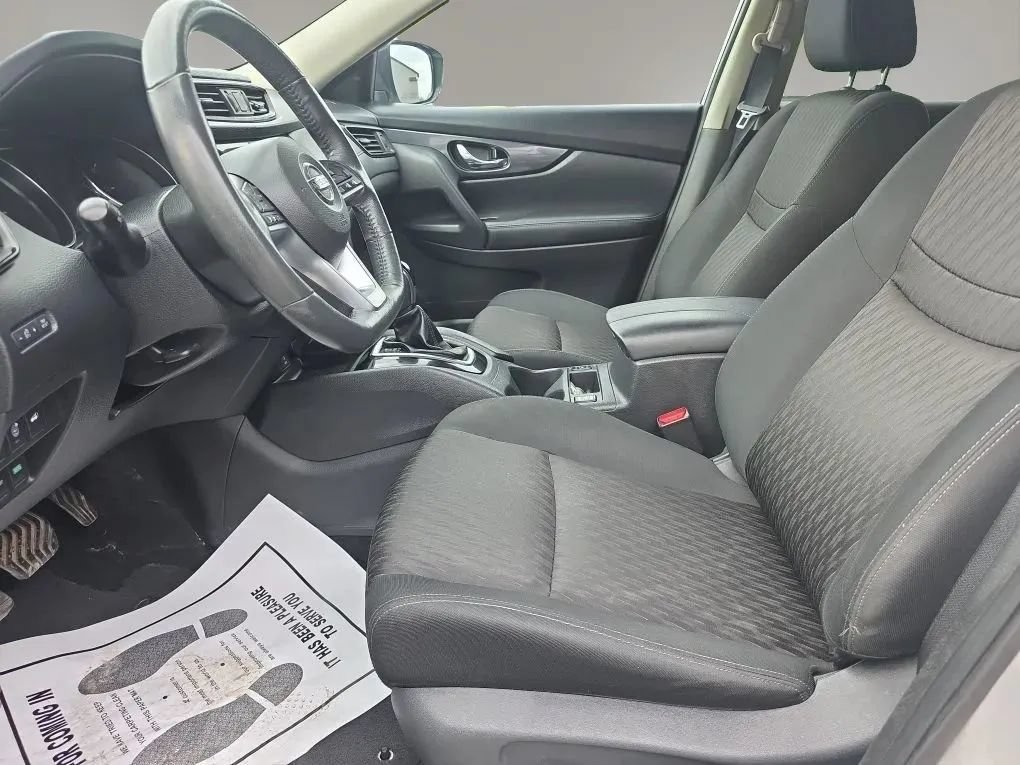 Used 2017 Nissan Rogue SV w/ SV Premium Package AWD/4WD image 9