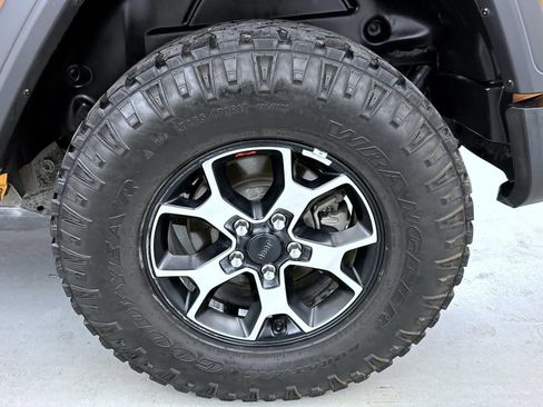 Used 2018 Jeep Wrangler Unlimited Sport S AWD/4WD image 25