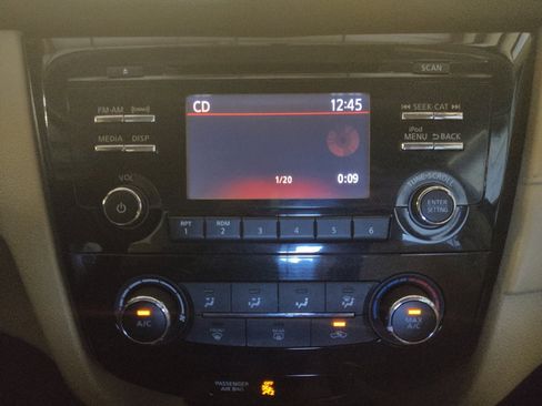 Used 2017 Nissan Rogue S FWD image 25