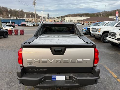 Used 2005 Chevrolet Avalanche 2500 w/ Preferred Equipment Group image 23