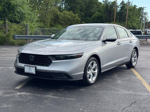 Used 2025 Honda Accord LX image 9