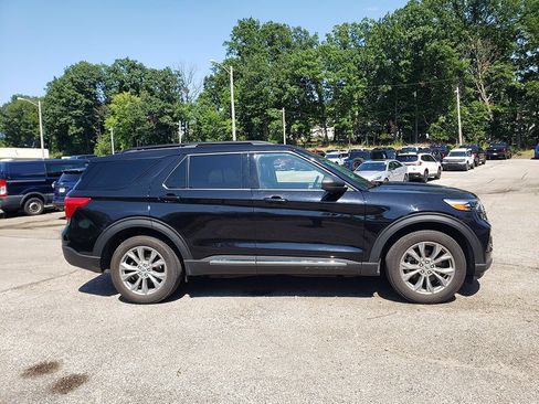 Used 2023 Ford Explorer XLT w/ Equipment Group 202A AWD/4WD image 3