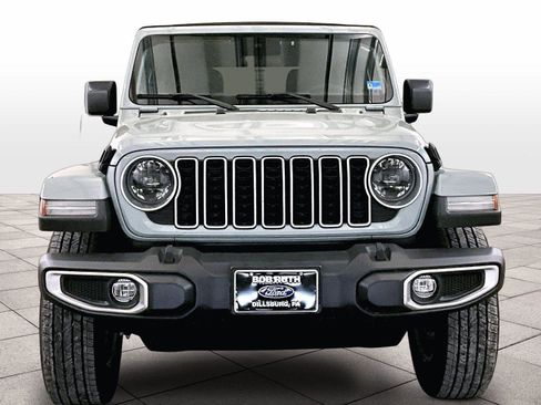 Used 2024 Jeep Wrangler Unlimited Sahara AWD/4WD image 3
