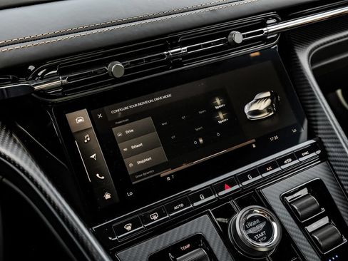 Used 2024 Aston Martin DB12 Coupe RWD image 31