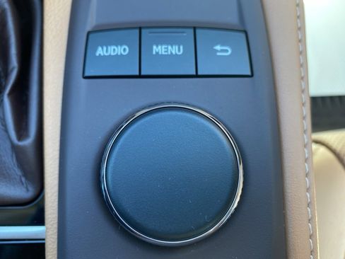 Used 2018 Lexus ES 350 w/ Premier Package image 32