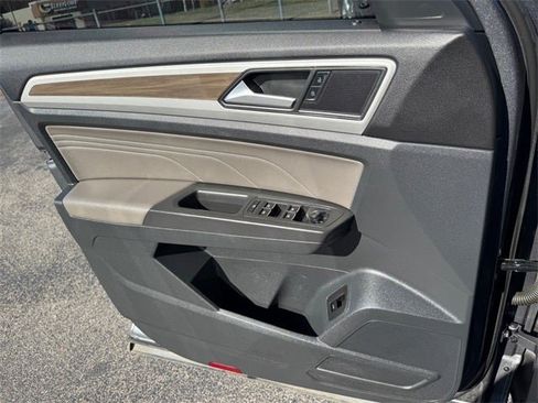 Used 2022 Volkswagen Atlas SEL image 18