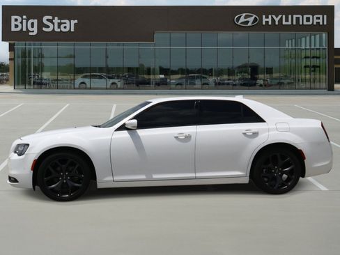 Used 2023 Chrysler 300 S RWD image 2