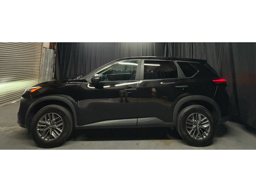 Used 2024 Nissan Rogue S AWD/4WD image 8