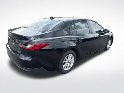 Used 2025 Toyota Camry LE w/ Convenience Package FWD image 5