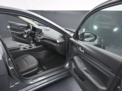Used 2025 Nissan Altima 2.5 SV FWD image 35