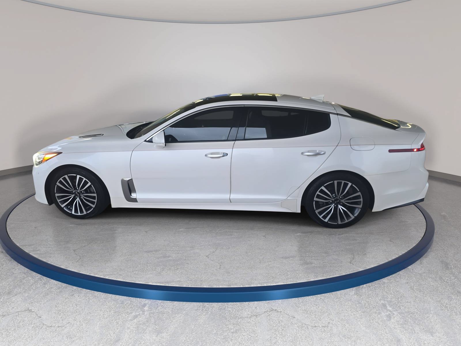 Used 2018 Kia Stinger Premium RWD image 8