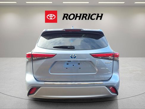 Used 2021 Toyota Highlander Platinum image 4