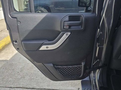 Used 2017 Jeep Wrangler Unlimited Sahara w/ Connectivity Group image 27