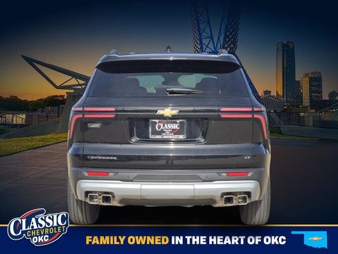 Used 2024 Chevrolet Traverse LT image 6