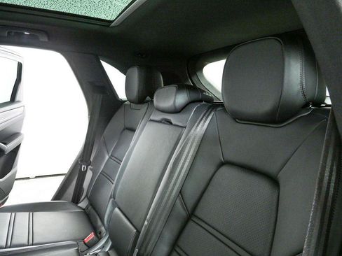Certified 2022 Porsche Cayenne Coupe AWD/4WD image 21
