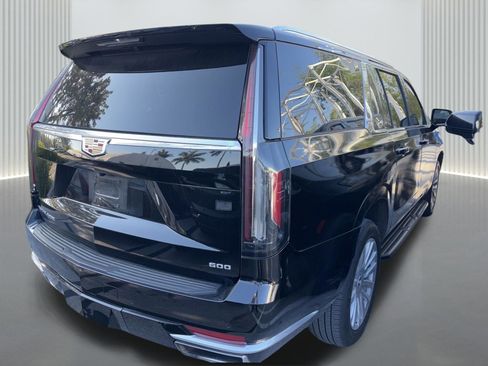 Used 2023 Cadillac Escalade ESV Luxury image 3