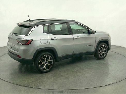 Used 2025 Jeep Compass Limited image 9