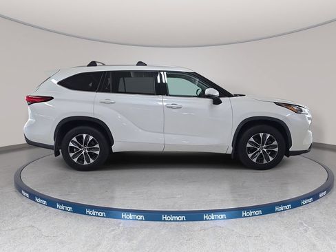 Used 2020 Toyota Highlander XLE AWD/4WD image 6