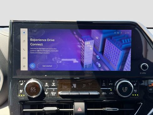 Used 2024 Toyota Highlander Limited image 34