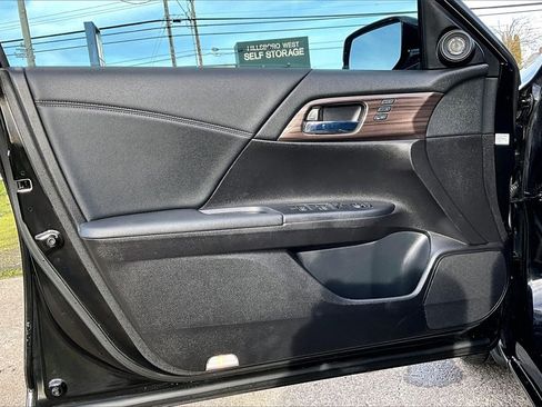 Used 2017 Honda Accord EX-L image 23