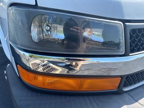 Used 2017 Chevrolet Express 3500 RWD image 22
