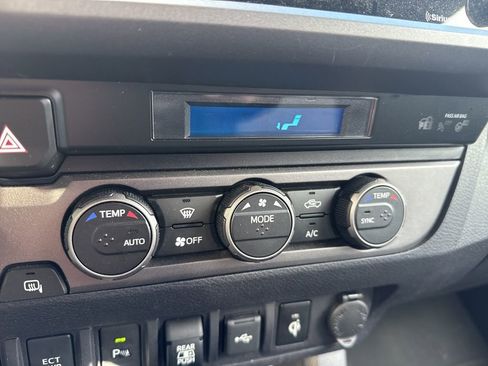 Used 2021 Toyota Tacoma TRD Sport image 42