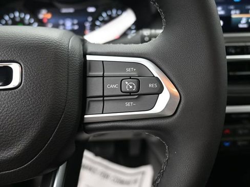 Used 2026 Jeep Compass Latitude AWD/4WD image 17