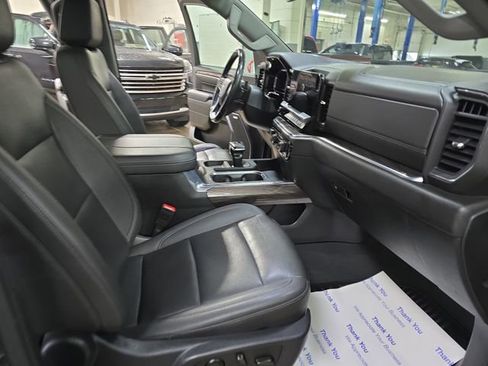 Used 2023 Chevrolet Silverado 1500 LTZ image 10