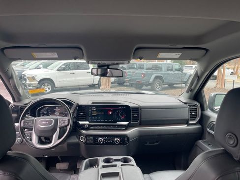 Used 2025 GMC Sierra 1500 SLT image 16