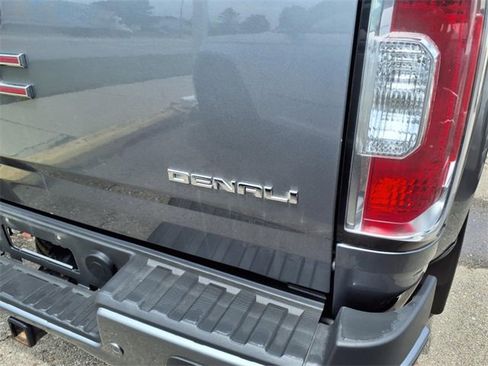 Used 2019 GMC Canyon Denali image 7