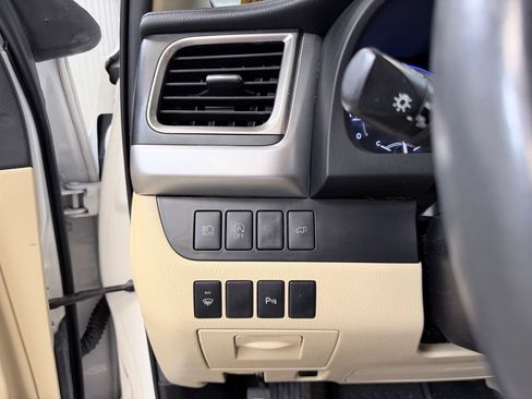 Used 2019 Toyota Highlander Limited FWD image 40