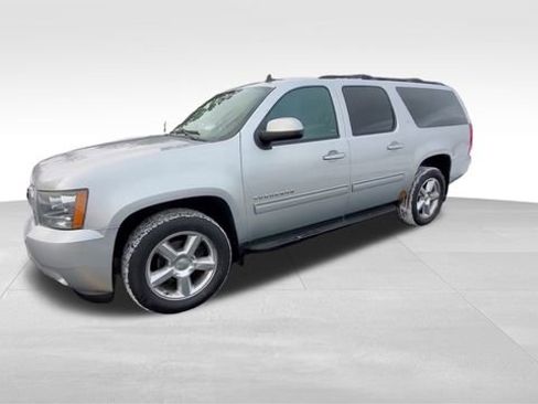 Used 2014 Chevrolet Suburban LT image 4